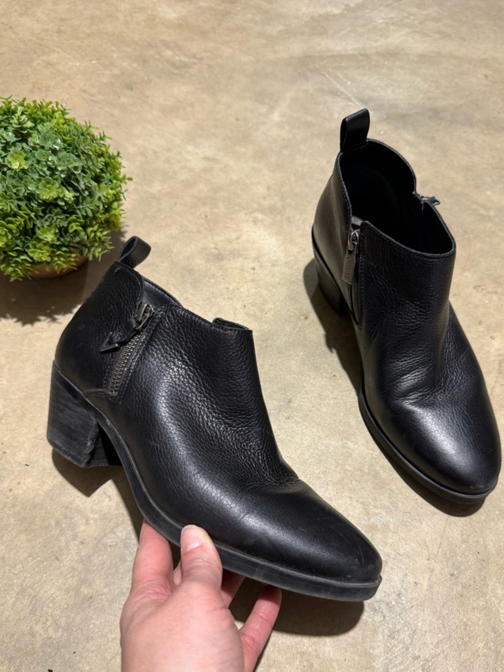 Vionic Cecile‎ Ankle Boots Size 7 Black Leather Classic Fall Chic Comfort Heeled
